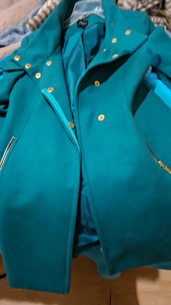 Abrigo verde turquesa con botones dorados - 2