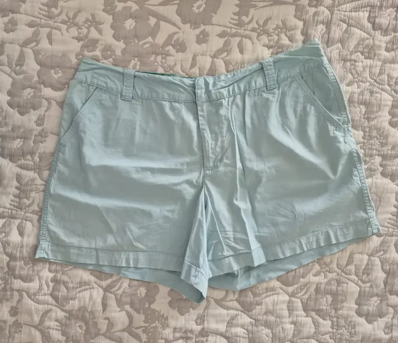Shorts de mujer color celeste