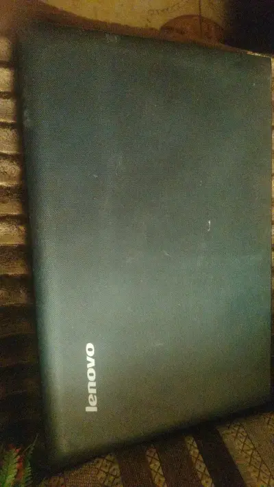 Laptop Lenovo en buen estado - miniatura 1