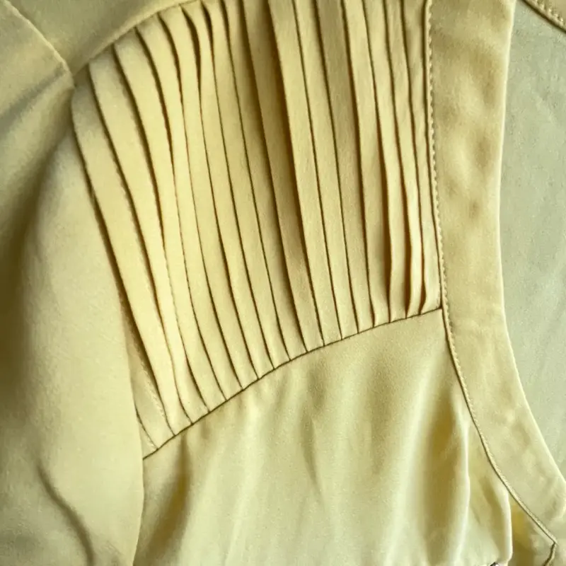 Blusa amarilla Ma Griffe con detalles plisados - 4
