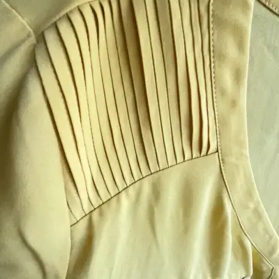 Blusa amarilla Ma Griffe con detalles plisados - miniatura 4