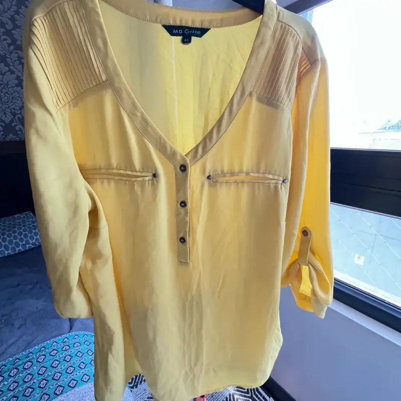 Blusa amarilla Ma Griffe con detalles plisados - 5