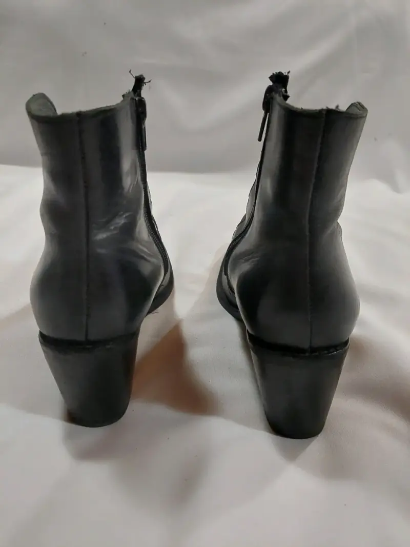 Botines de cuero negro con tacón para mujer