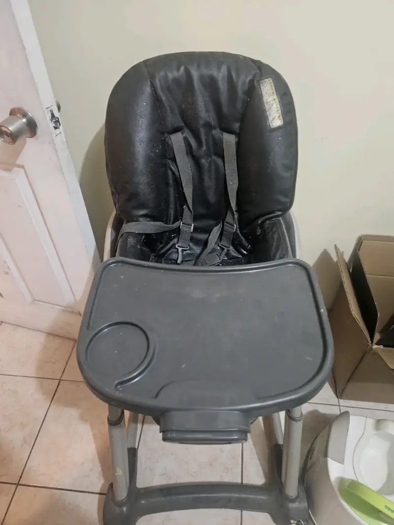Silla de comer para bebé ajustable negra