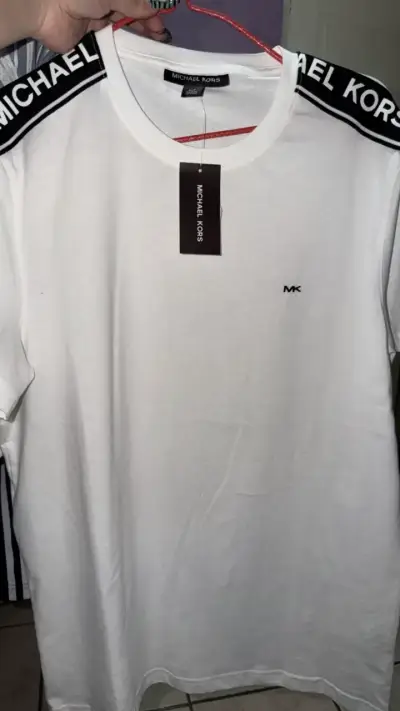 Polera blanca Michael Kors con logo en hombros - miniatura 1