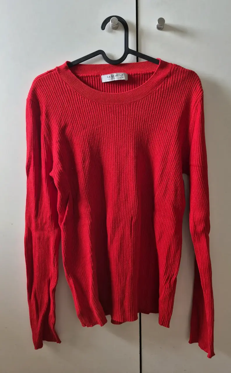 Suéter rojo de mujer Basement