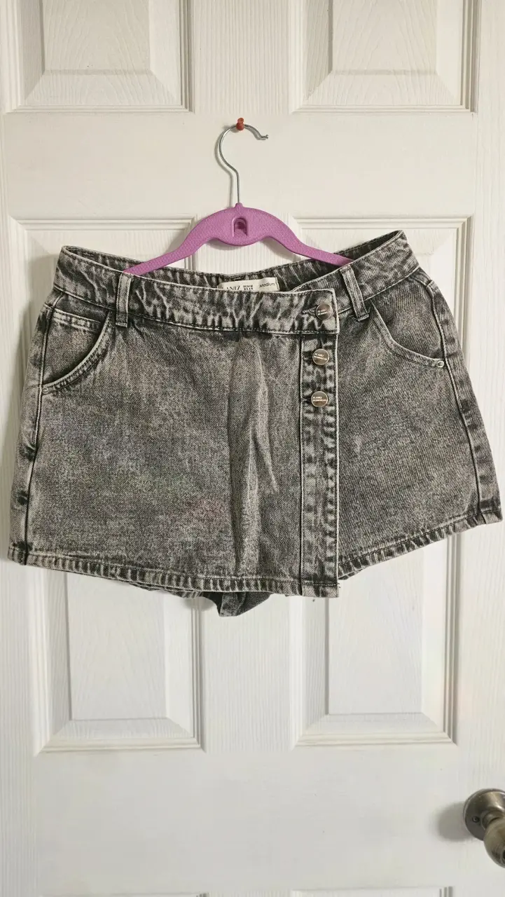 Shorts de mezclilla gris para mujer - 1
