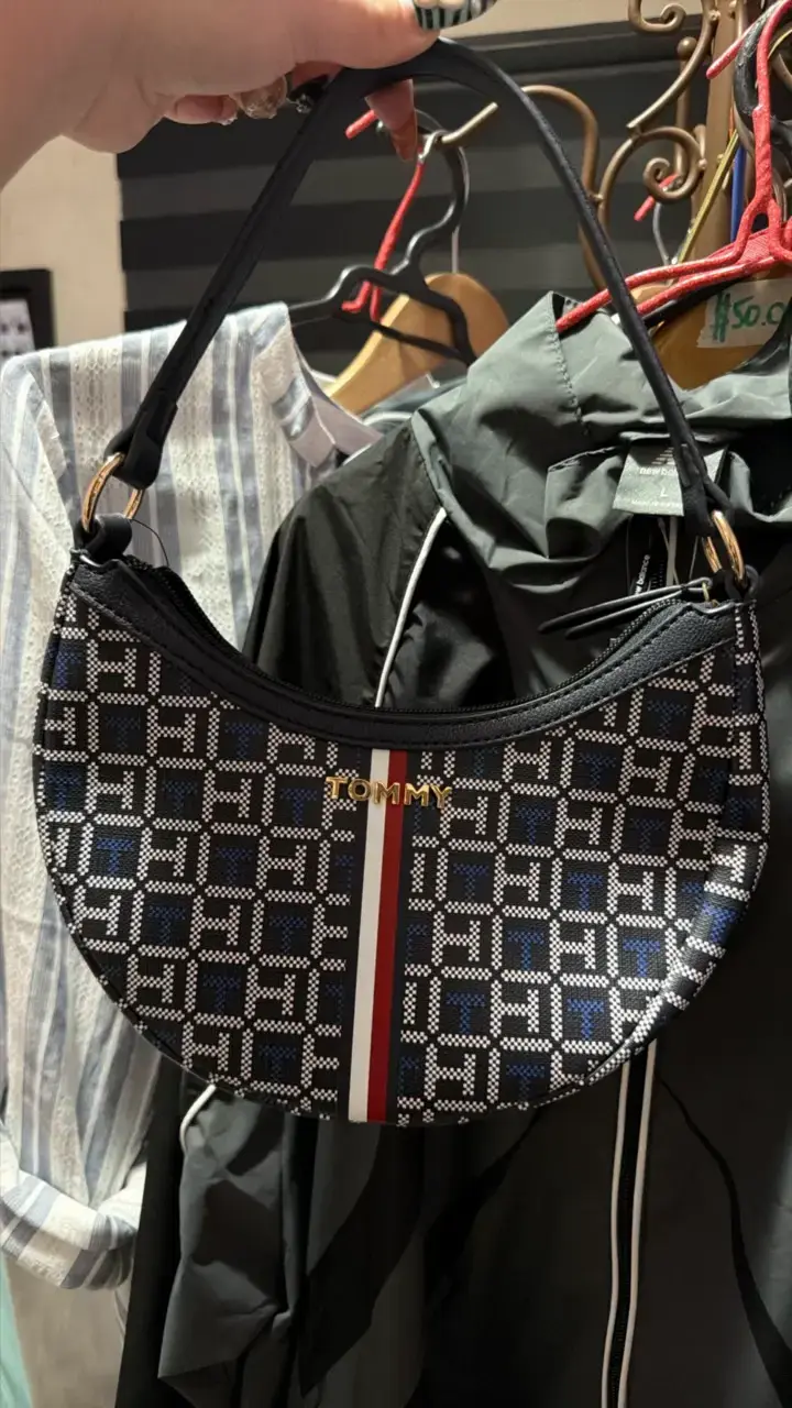 Bolso Tommy Hilfiger con diseño geométrico