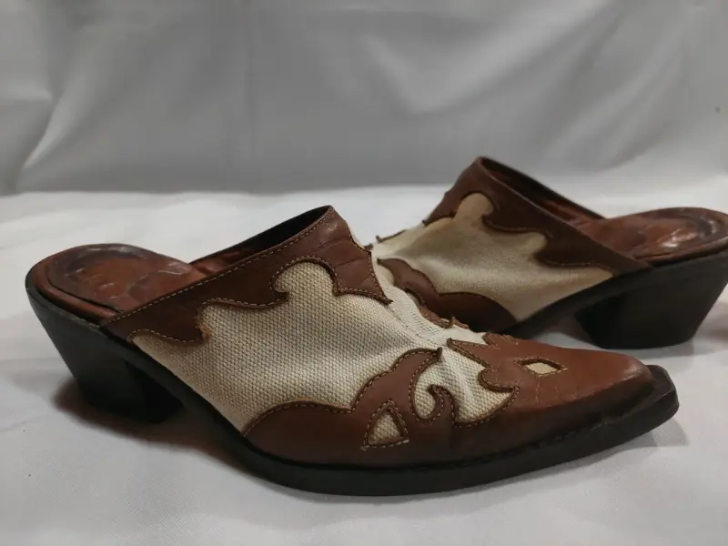 Zuecos de cuero y tela estilo western - 1