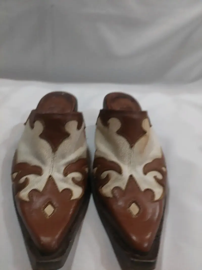 Zuecos de cuero y tela estilo western - 2