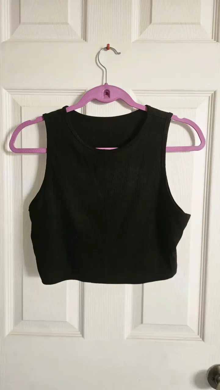 Conjunto Top negro sin mangas, falda con abertura - 1