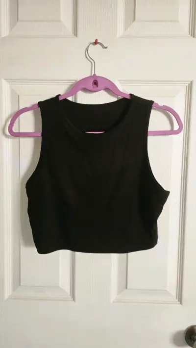 Conjunto Top negro sin mangas, falda con abertura - miniatura 1