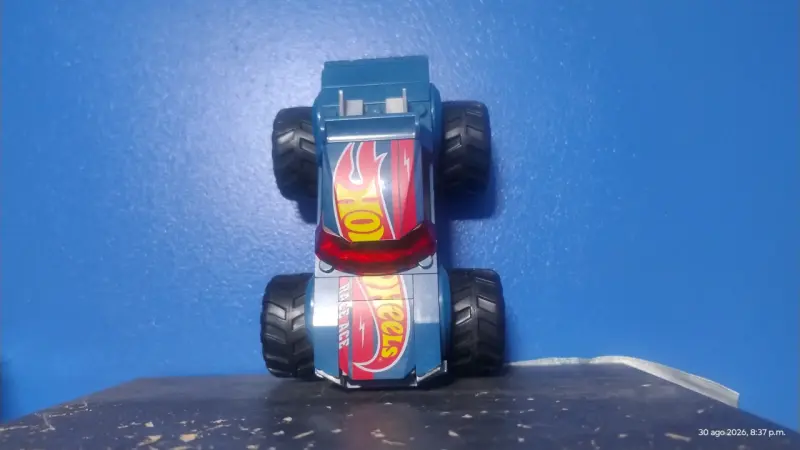 Camión Monster Truck Hot Wheels azul y rojo - 2