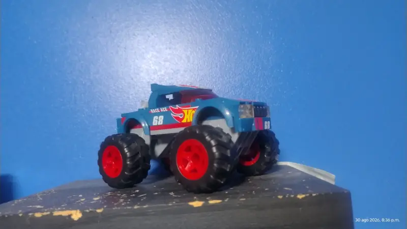 Camión Monster Truck Hot Wheels azul y rojo - 3