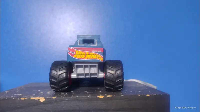 Camión Monster Truck Hot Wheels azul y rojo - 4