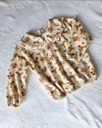 Conjunto floral y amarillo - miniatura 2