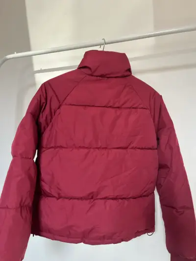 Chaqueta acolchada burdeos para mujer - miniatura 5