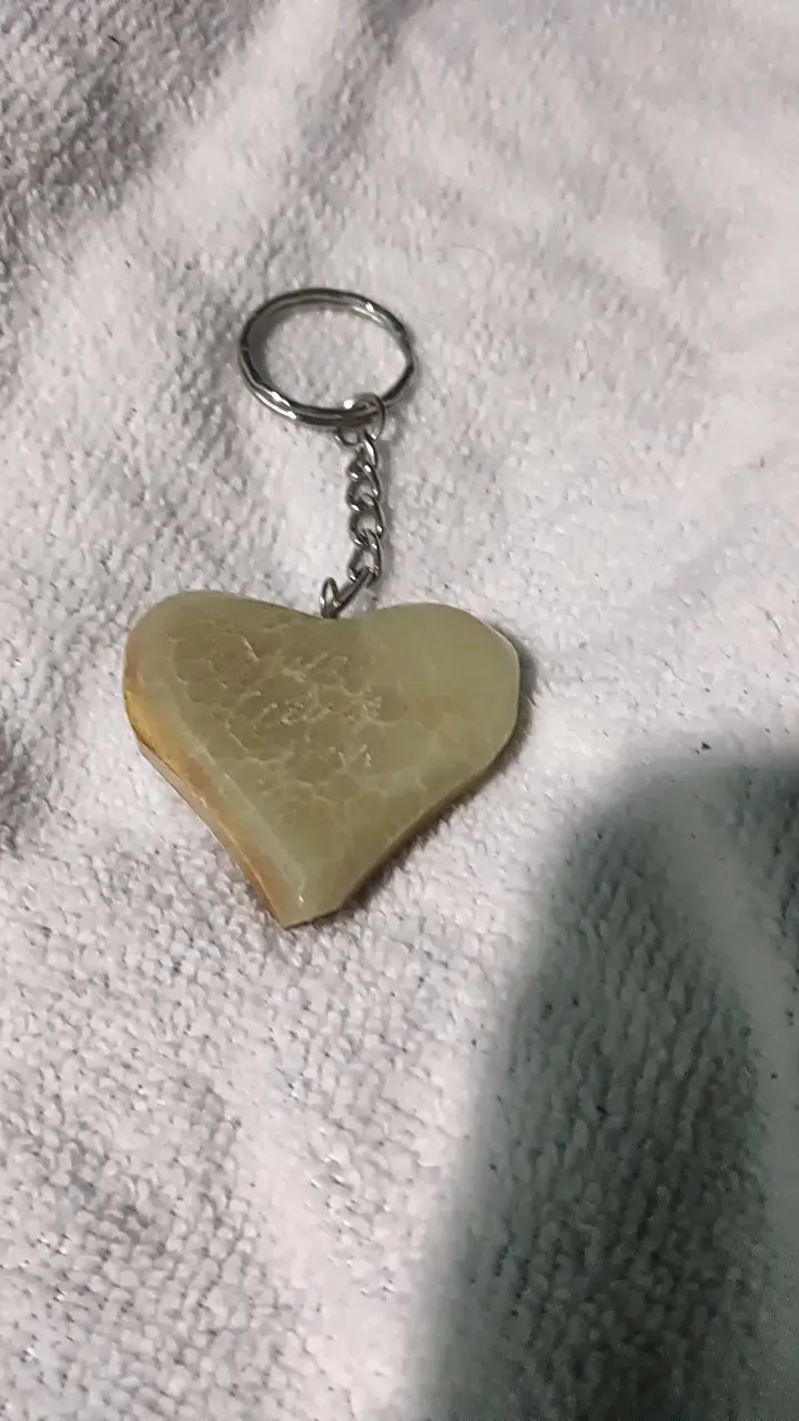Llavero de piedra en forma de corazón