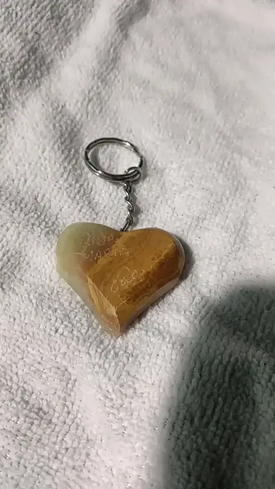 Llavero de piedra en forma de corazón - miniatura 2
