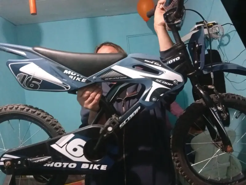 Bicicleta infantil estilo moto azul - 4