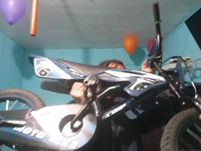 Bicicleta infantil estilo moto azul - 6