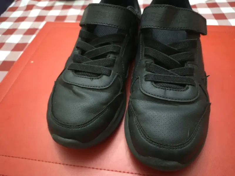 Zapatillas negras para niños Skechers con velcro - 2