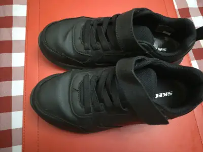 Zapatillas negras para niños Skechers con velcro - miniatura 3