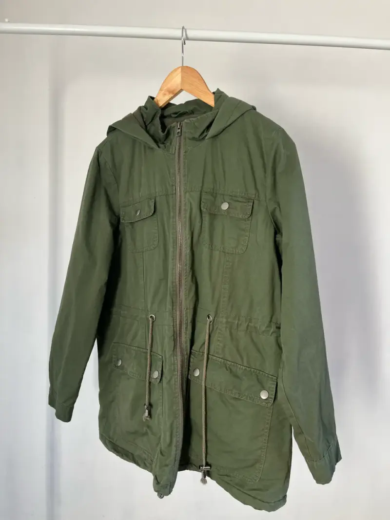 Parka verde militar con capucha para mujer - 2