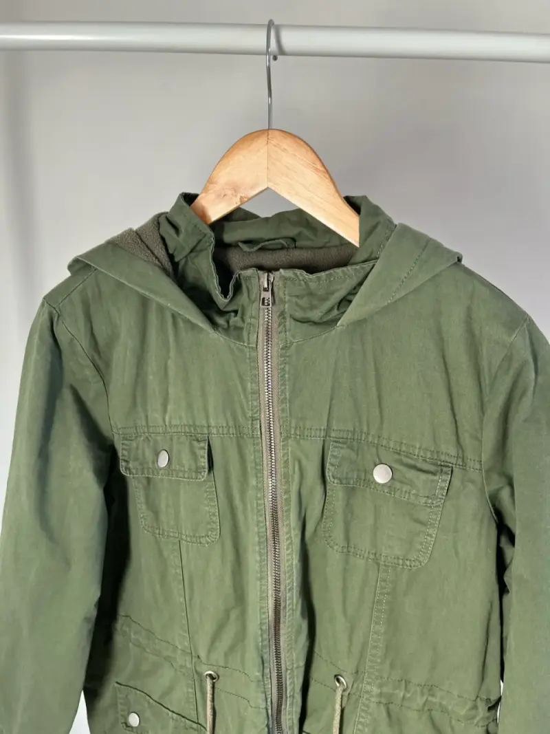 Parka verde militar con capucha para mujer - 3
