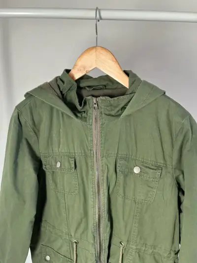 Parka verde militar con capucha para mujer - miniatura 3