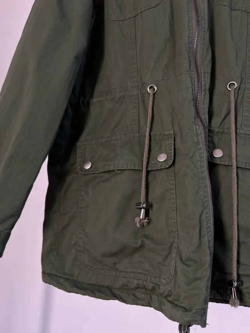 Parka verde militar con capucha para mujer - 4
