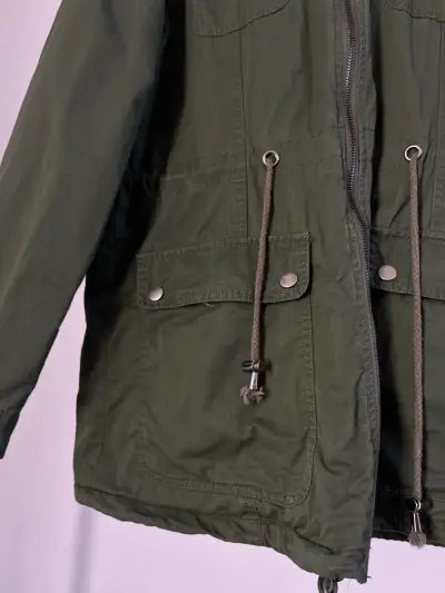 Parka verde militar con capucha para mujer - miniatura 4