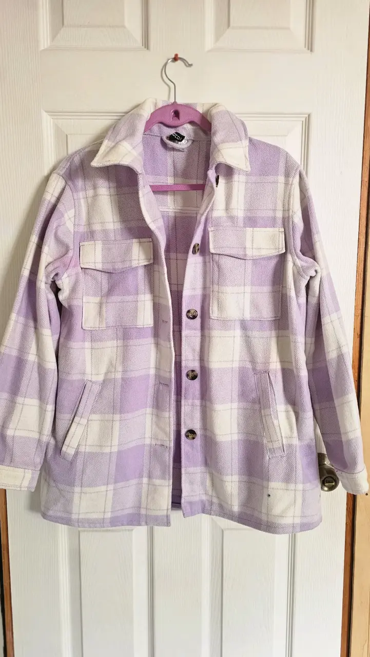 Chaqueta de lana a cuadros lila y blanca