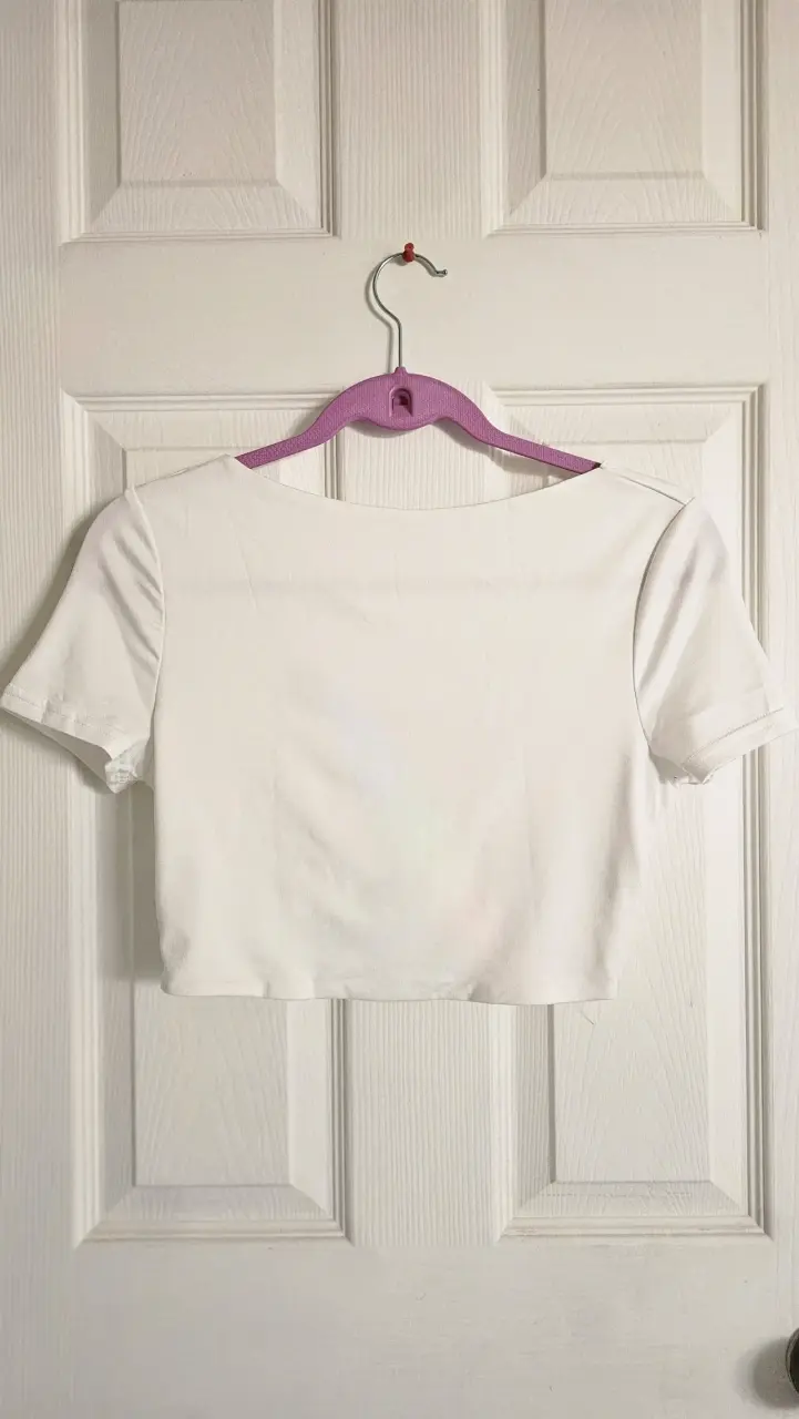Polera Blanca Corta con Escote Cruzado en espalda - 1