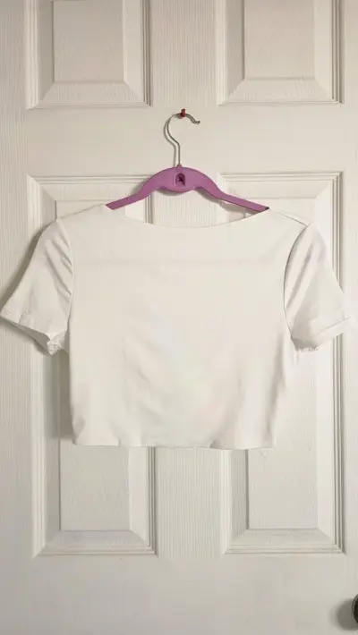Polera Blanca Corta con Escote Cruzado en espalda - miniatura 1