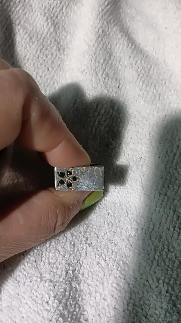 Anillo de plata con diseño floral - 4