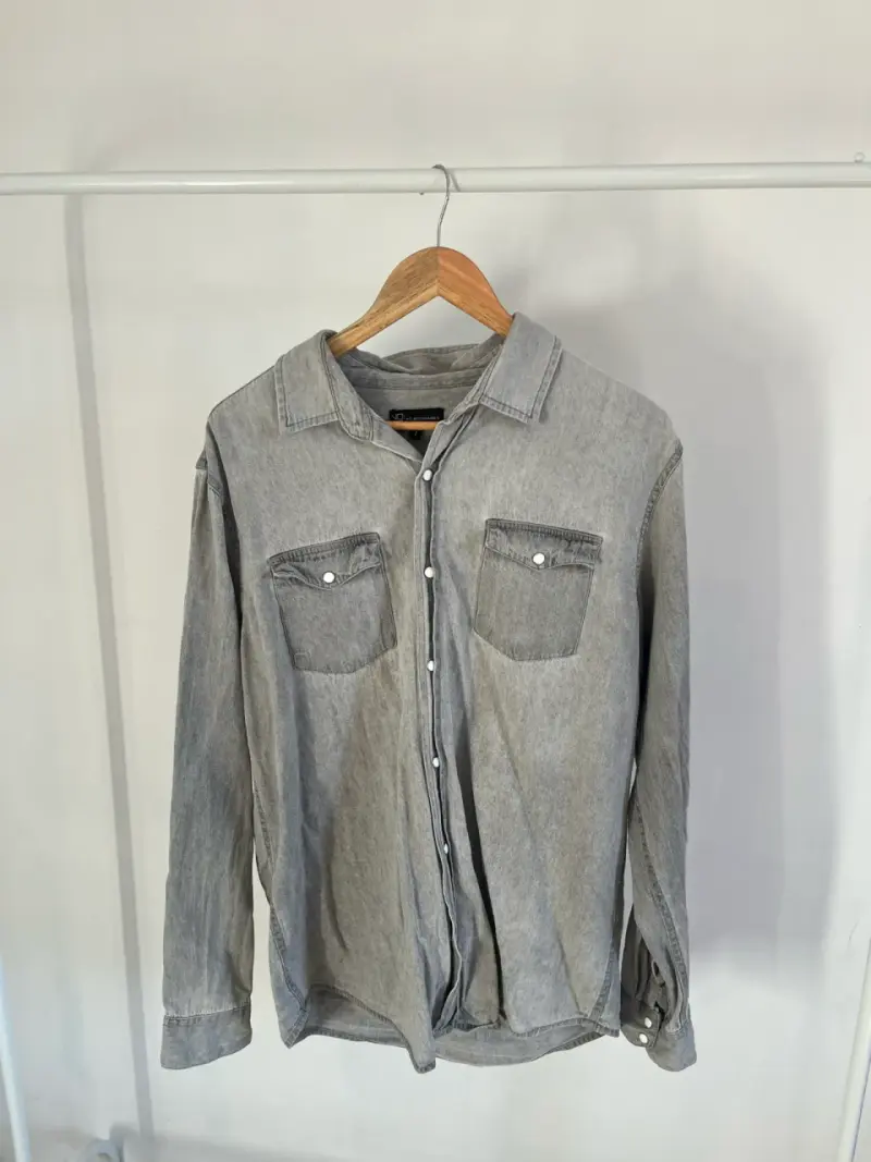 Camisa de mezclilla gris para hombre - 1