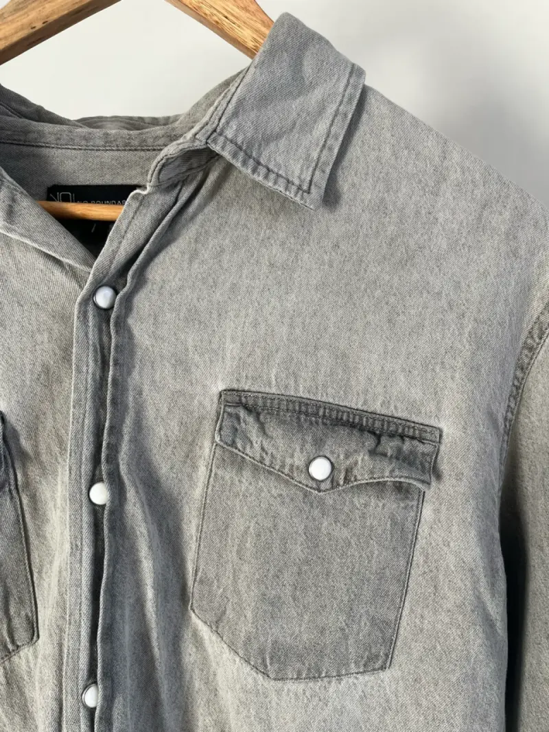 Camisa de mezclilla gris para hombre - 2