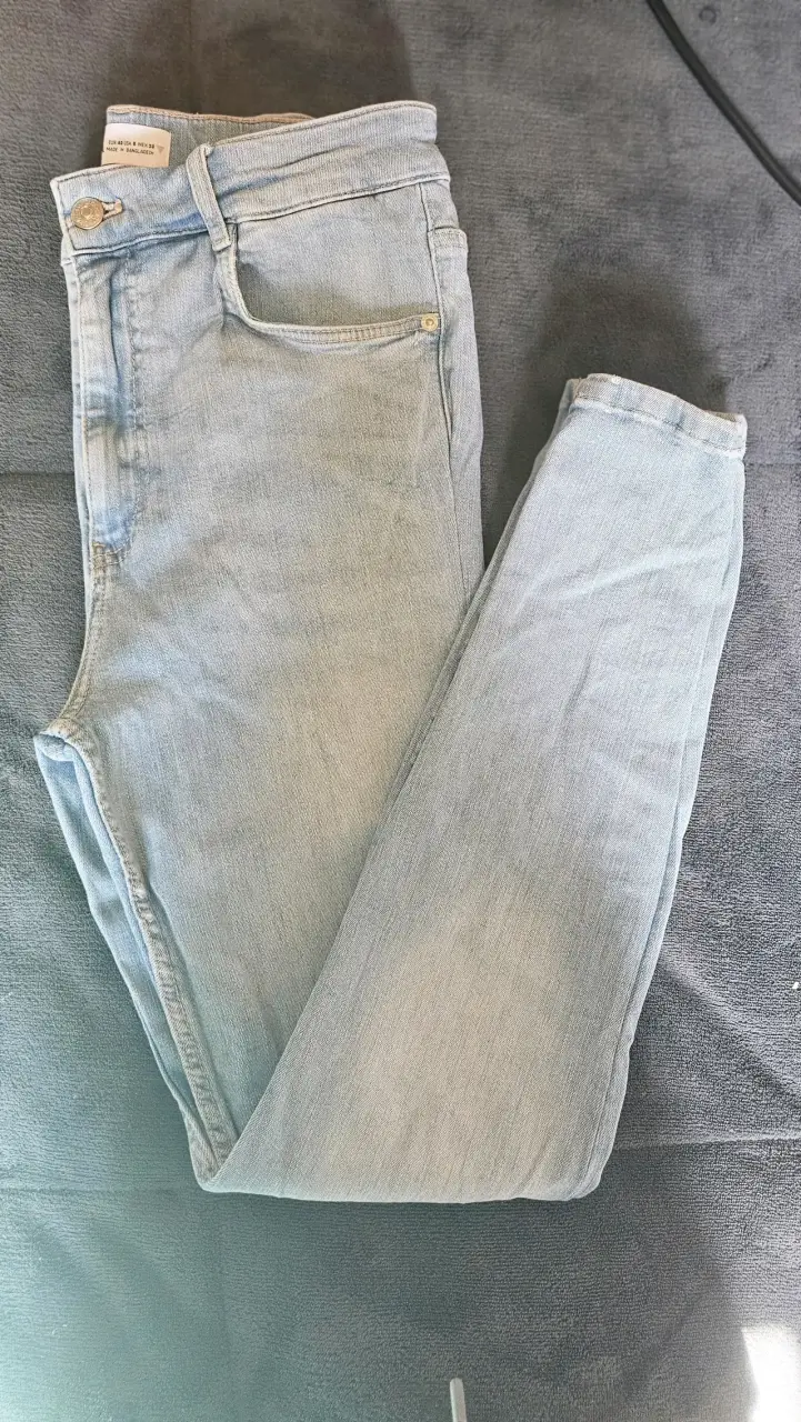 Jeans de mezclilla azul claro zara