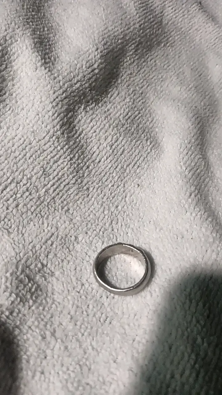 Anillo de plata con diseño acanalado - 3