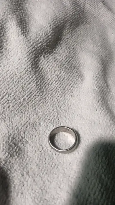 Anillo de plata con diseño acanalado - miniatura 3