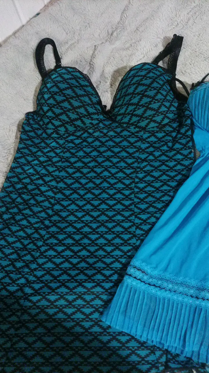 Conjunto de lencería azul con encaje - 4