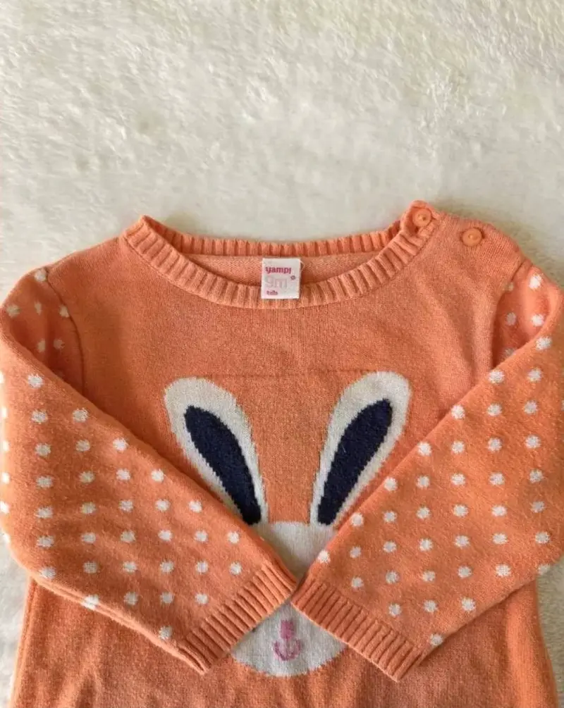Chaleco naranja con diseño de conejo - 3