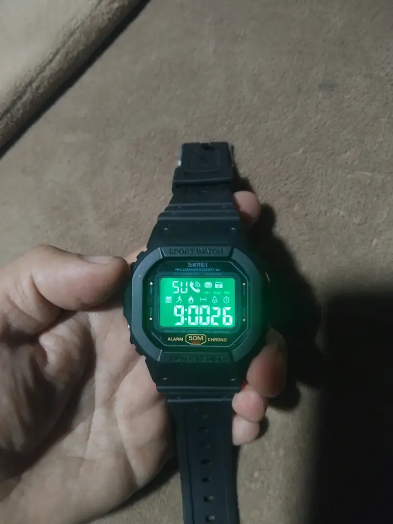 Reloj digital deportivo resistente al agua - 1