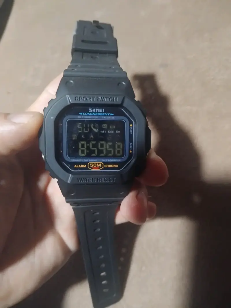 Reloj digital deportivo resistente al agua - 2