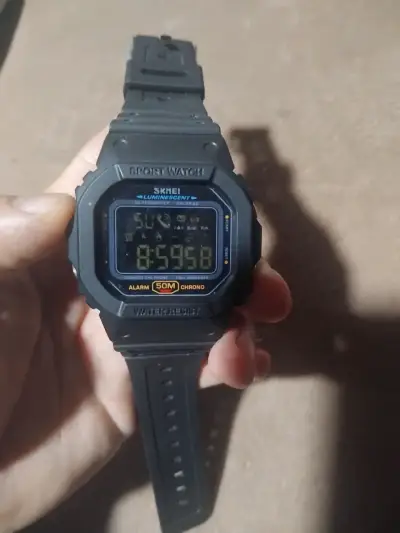 Reloj digital deportivo resistente al agua - miniatura 2