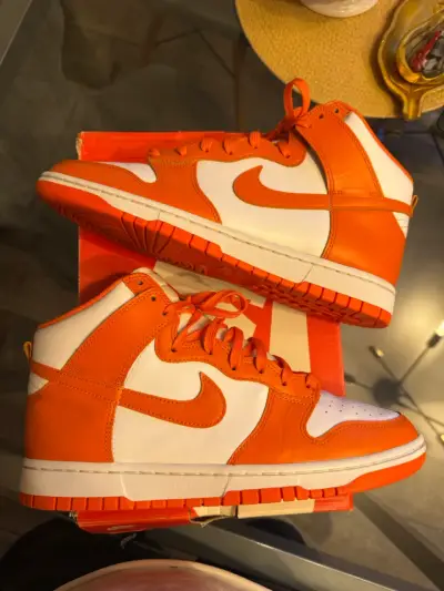 Zapatillas Nike Dunk High Naranja y Blanco - miniatura 3