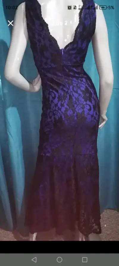 Vestido largo de encaje azul y negro talla S/M - miniatura 2