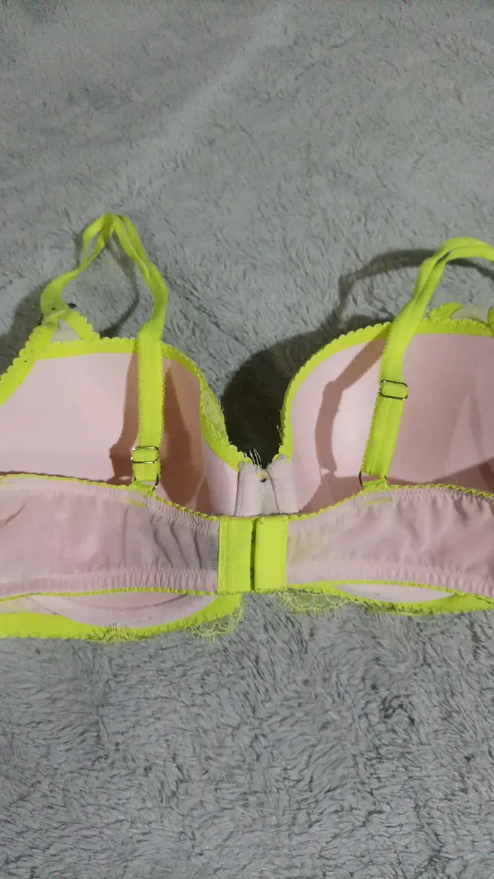 Sostén amarillo neón Victoria Secret - 4