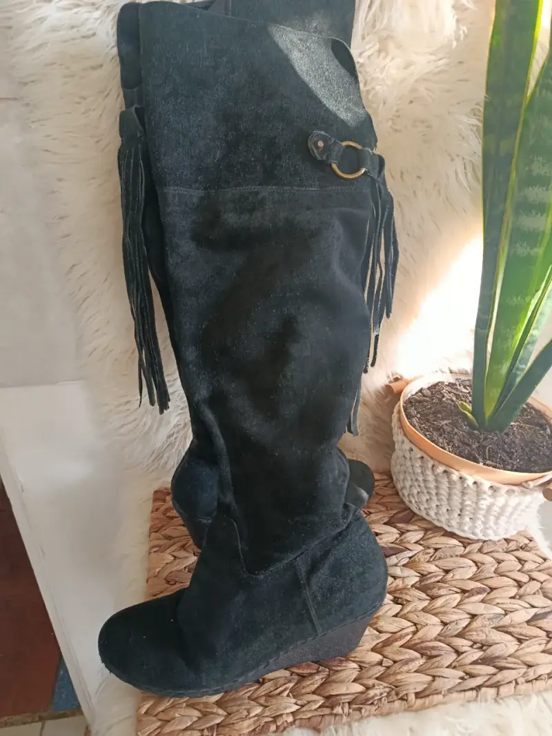 Botas negras de gamuza con flecos - 1